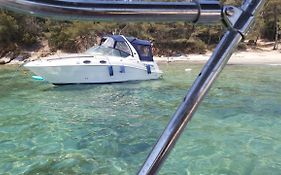 Hebergement Insolite Sur Un Bateau À Quai